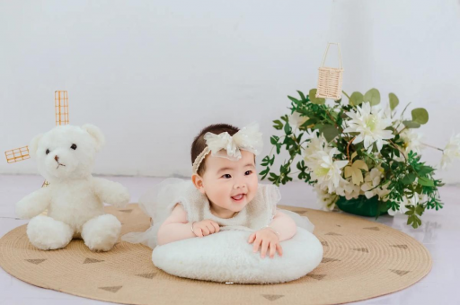 汕头四个月宝宝揉眼睛